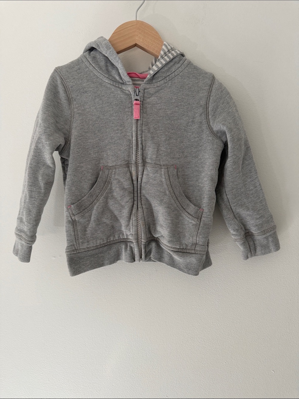 Mini Boden Girls Gray Zip-Up Hoodie with Hoodie Raimbow Appliqué on back 3-4 Y